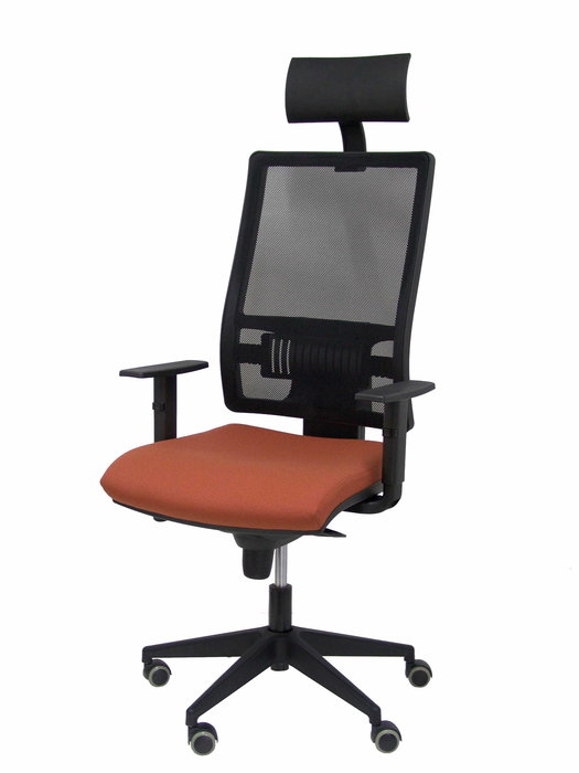 Silla de oficina Horna con mecanismo Sincro tapizada con Tela color Marrón y malla color Negro. Equipada con lumbar 1D, Brazos 1D, Cabecero Fijo y Ruedas de parqué
