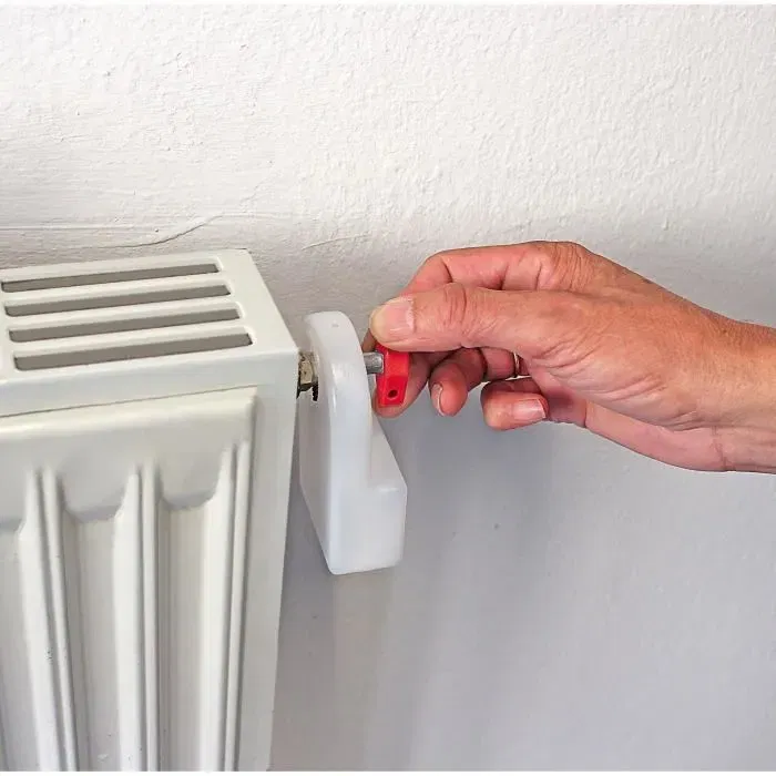 Rothenberger Purgeur pour radiateur, carré de 5 mm, résistant à la chaleur, avec bac de récupération - Réf. 1500001265