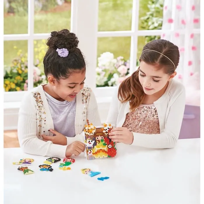 Aquabeads La box Princesses Disney - Perles qui collent à l'eau - Jouet créatif pour enfants à partir de 4 ans - Reproduit des scènes de films avec Belle, Ariel, Raiponce