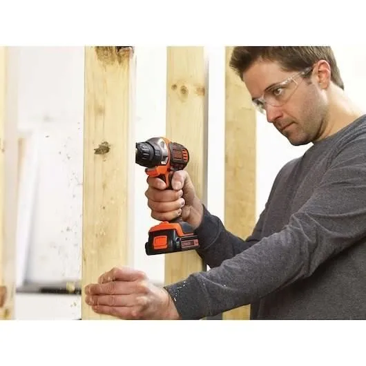 Black+Decker Perceuse visseuse sans fil 18V 2 batteries 1.5Ah chargeur mallette MT218KB-QW