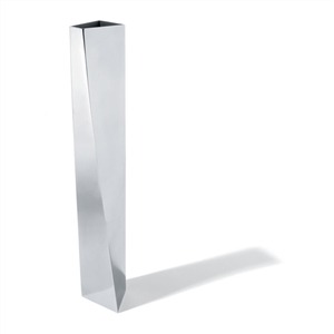 Alessi Vase ZH01 Crevasse en acier inoxydable 18/10 par Zaha Hadid Alessi Vase ZH01 Crevasse en acier inoxydable 18/10 par Zaha Hadid