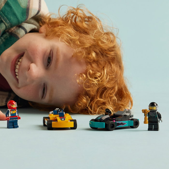 LEGO City Les Karts et les Pilotes de Course, 2 karts et 2 minifigurines