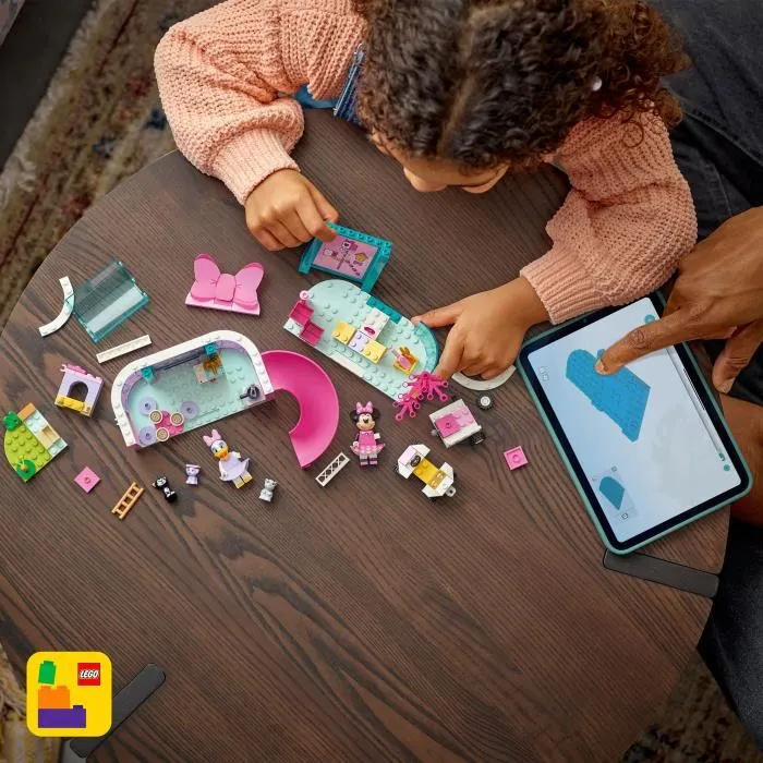 LEGO Disney 43274 L'Hôtel pour Animaux de Minnie - Jeu de Construction pour Enfants de 4 Ans et Plus - 2 Minifigurines et 3 Animaux Inclus