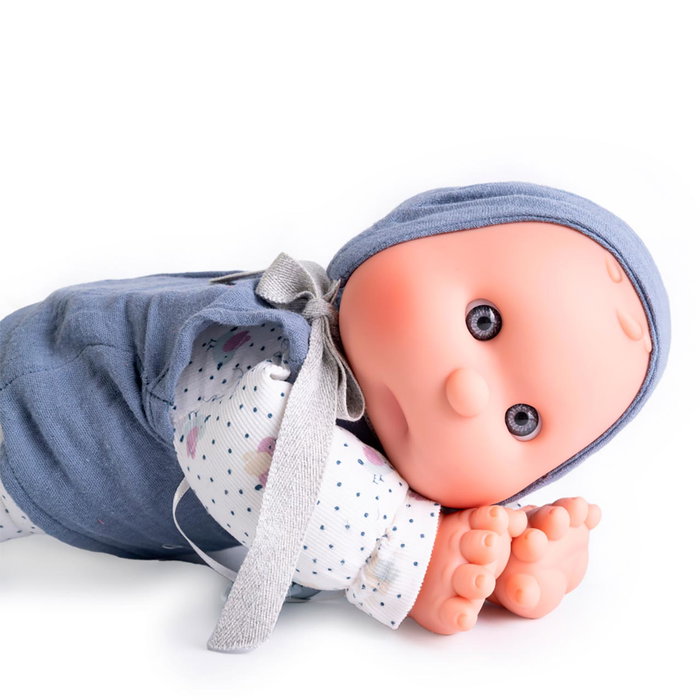 Muñecas Antonio Juan Dolly Musical Mon Premier Poupon Garçon 83207 - Poupée avec Capote, T-Shirt et Boîte à Musique, Jouet pour Enfants +18 Mois