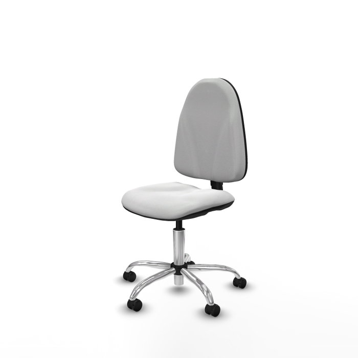 Chaise de bureau Algarra avec mécanisme de contact permanent de base, recouverte de tissu blanc. Équipée d'une base chromée, sans accoudoirs et de roulettes pour parquet.