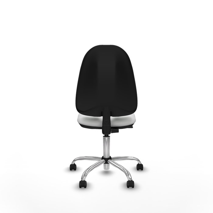 Chaise de bureau Algarra avec mécanisme de contact permanent de base, recouverte de tissu blanc. Équipée d'une base chromée, sans accoudoirs et de roulettes pour parquet.