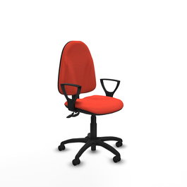 Chaise de bureau Algarra avec mécanisme de contact permanent à double poignée, recouverte de tissu orange foncé. Équipée d'une base en polyamide noir, d'accoudoirs fixes et de roulettes autobloquantes.