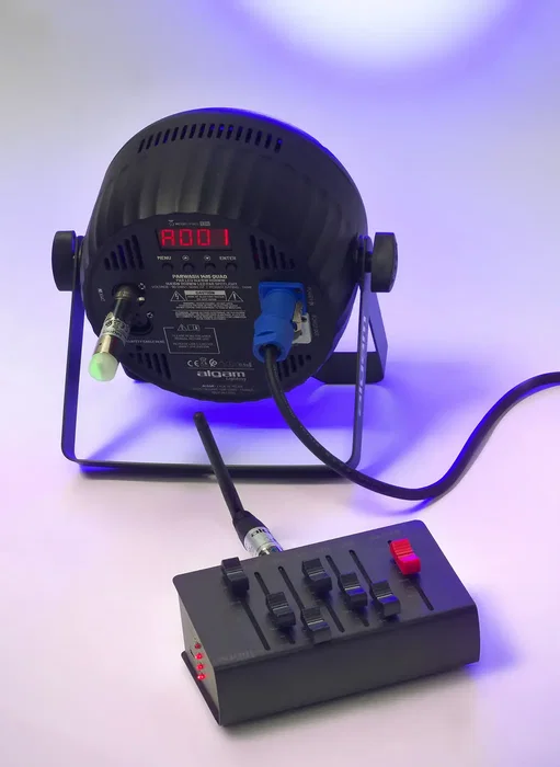 ALGAMLIGHT Récepteur DMX Sans Fil 3 Broches XLR Femelle avec Batterie Lithium 2.4 GHz 400 m GFSK 512 Canaux ALGAMLIGHT Récepteur DMX Sans Fil 3 Broches XLR Femelle avec Batterie Lithium 2.4 GHz 400 m GFSK 512 Canaux