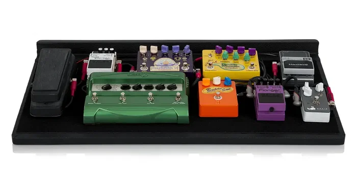 Gator GPT-PRO Pedalera en bois avec housse - Noir