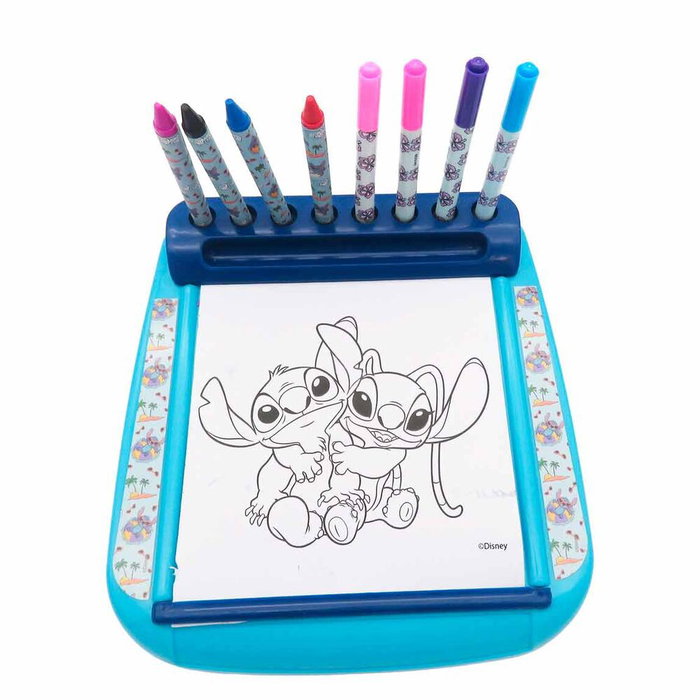 CYP BRANDS Station de Dessin Roll & Go Stitch Disney - Set Complet de Dessin avec 4 Feutres, 4 Crayons, 2 Planches d'Autocollants et Rouleau de Papier CYP BRANDS Station de Dessin Roll & Go Stitch Disney - Set Complet de Dessin avec 4 Feutres, 4 Crayons, 2 Planches d'Autocollants et Rouleau de Papier