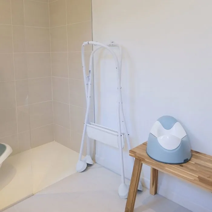 Beaba - Support de pied pour baignoire Camélé'O - Support réglable et pliable, blanc, avec tuyau de vidange et zone de rangement textile