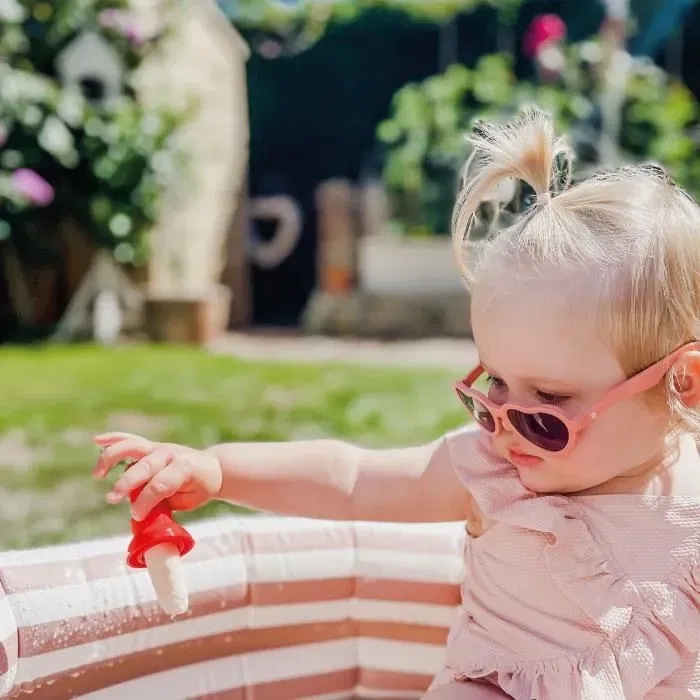 Nuby Fruitsicles - Moule à sucettes glacées pour bébé avec 4 bâtonnets réutilisables - Sucettes à fruits maison, manche ergonomique, compartiments anti-éclaboussures