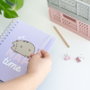 ERIK - Carnet A5 à couverture rigide avec reliure Wire-O et fermeture élastique, 90 pages, motif Pusheen