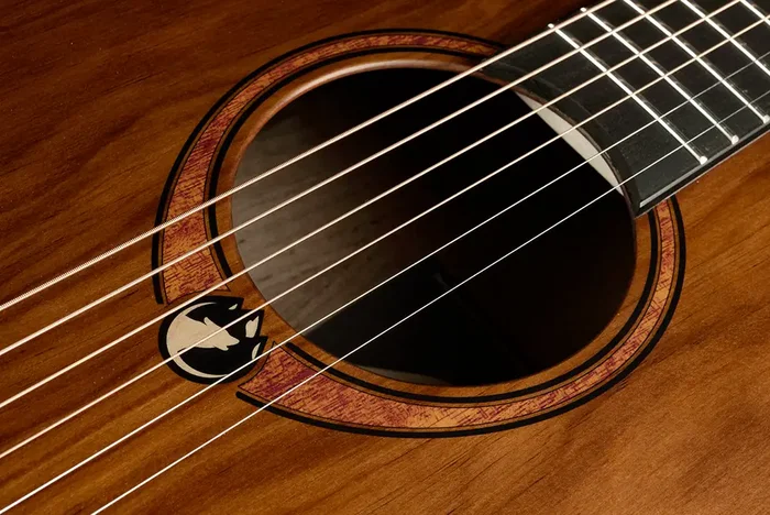 LAG Guitare Électroacoustique Folk Parlor Sauvage Lag Taille Fine