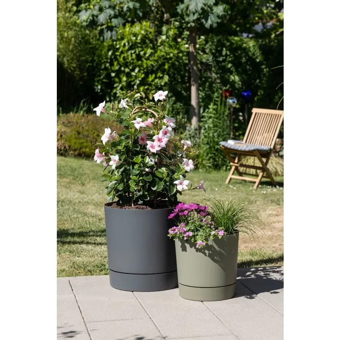 GARDEN ID - Pot de fleurs avec réservoir d'eau, modèle Planos - 32 L - Ø 39 cm x H 38 cm - Vert mousse GARDEN ID - Pot de fleurs avec réservoir d'eau, modèle Planos - 32 L - Ø 39 cm x H 38 cm - Vert mousse