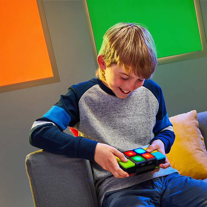 MOOSE - Jeu Flipslide 90984 en espagnol - Jeu électronique portable avec 4 modes (Vitesse, Niveau, Mémoire, Multijoueur) - Pour enfants dès 8 ans