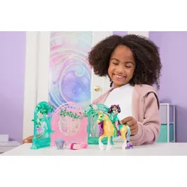 Spin Master - Playset Mini Poupée Ava et Licorne Leaf Color Reveal - Unicorn Academy - Écurie, Pouvoirs Magiques à l'Eau - À partir de 4 ans