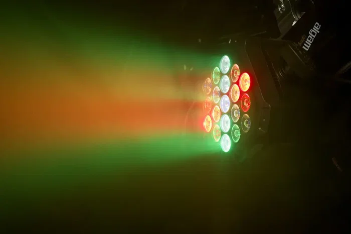 ALGAMLIGHT Mini Par LED 18x1W RGB 1x3W avec effets DMX pour scène ALGAMLIGHT Mini Par LED 18x1W RGB 1x3W avec effets DMX pour scène