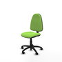 Chaise de bureau Algarra avec mécanisme de contact permanent de base, rembourrée de tissu couleur pistache. Équipée d'une base en polyamide noir, sans accoudoirs et de roulettes en nylon de 50 mm.
