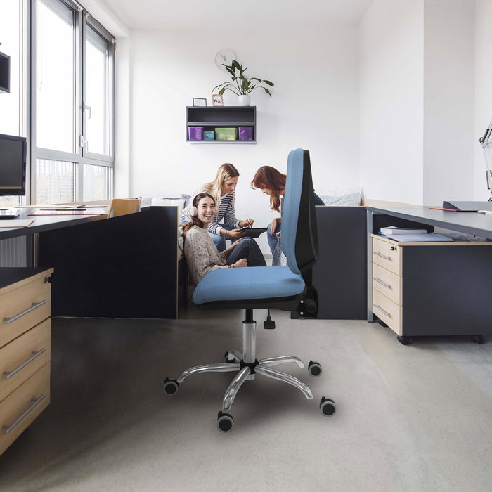 Chaise Elche Asynchrone Tissu Pourpre Structure chromée Sans accoudoirs Sans appui-tête Roulettes 65mm pour moquette