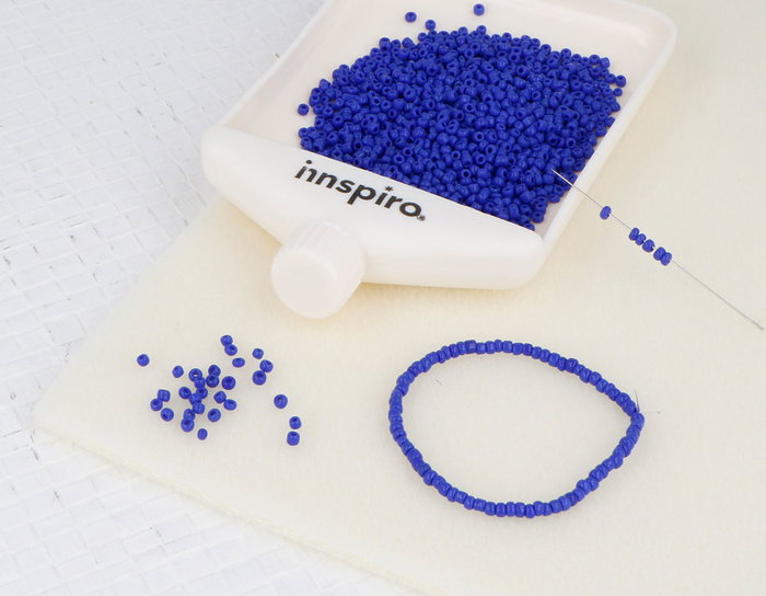 Innspiro Rocaille en verre rond opaque bleu marine 2,3mm 120g