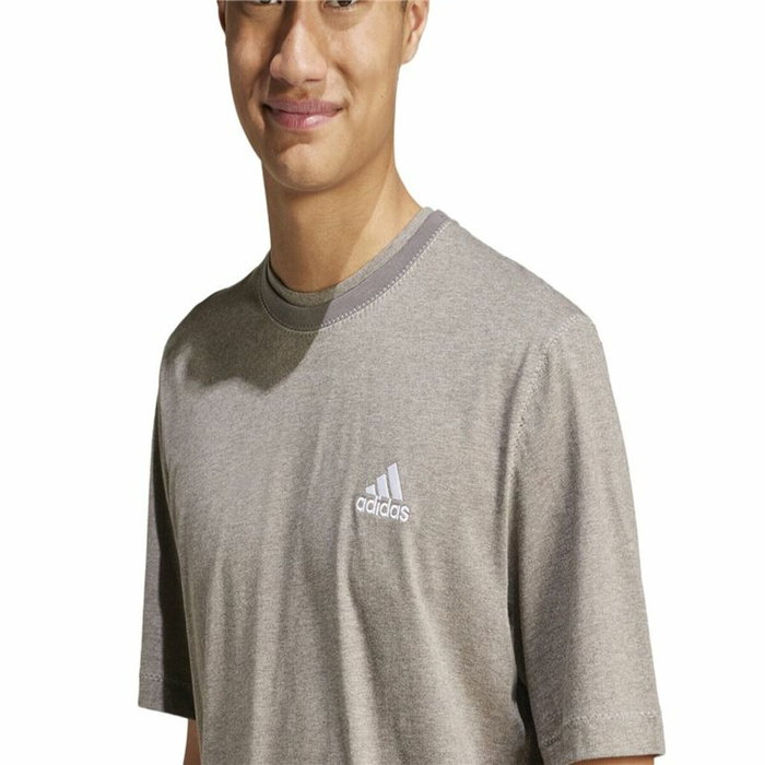 T-shirt à manches courtes homme Adidas Seasonal Essentials Marron Gris clair T-shirt à manches courtes homme Adidas Seasonal Essentials Marron Gris clair