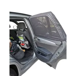 Tineo Pare-soleil Voiture Bébé - 2 Housses Chaussettes - Protection UV 80%, Contre la Chaleur - Taille Universelle 50x80cm à 80x110cm - Noir