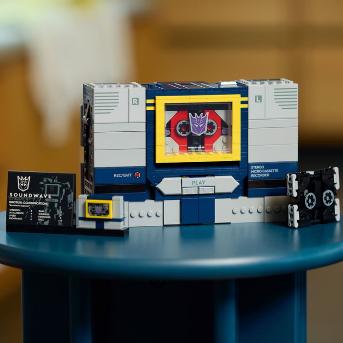 LEGO Icons Transformers Soundwave