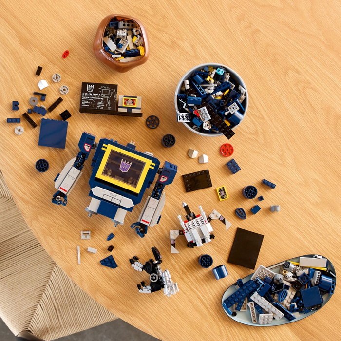 LEGO Icons Transformers Soundwave