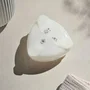 MAM Boîte doseuse de lait pour biberons - 3 doses, forme triangulaire, couvercle hermétique anti-fuite, ultra plate, ivoire