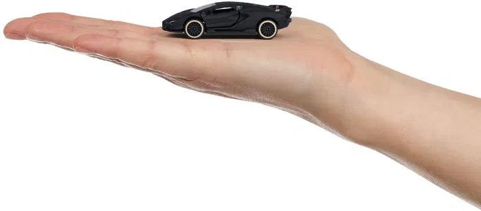 Majorette Coffret Cadeau Majo Black Edition - 5 Véhicules Miniatures Métalliques 1/64 avec Roues Libres et Phares - Jouet Enfant 3 Ans et Plus