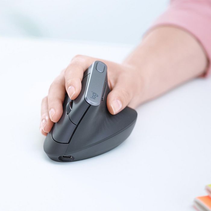 Logitech MX Vertical Souris Érgonomique Avancée sans fil, Bluetooth, USB-C Rechargeable, Capteur 4000 PPP, Angle 57° Logitech MX Vertical Souris Érgonomique Avancée sans fil, Bluetooth, USB-C Rechargeable, Capteur 4000 PPP, Angle 57°