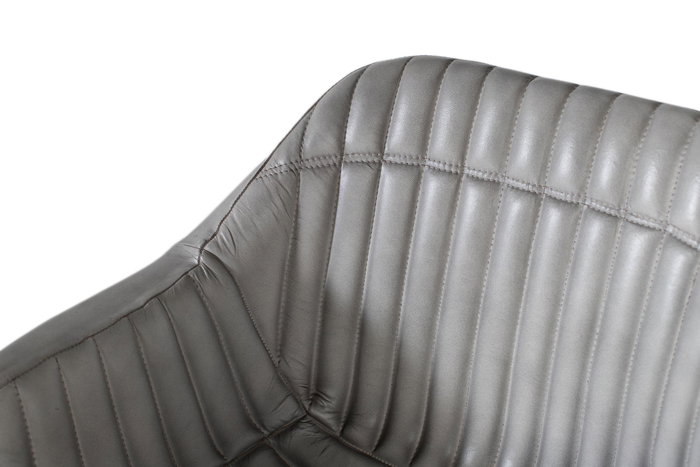 GINER Y COLOMER Chaise design en cuir gris rembourrée avec dossier inclinable - 4 pieds en métal noir - Dimensions (HxLxl) : 84x61x52 cm