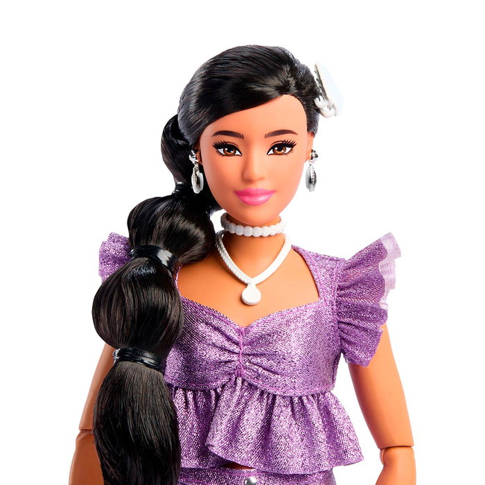 Mattel Barbie Deluxe Style Jfp43 - Poupée avec Ensemble Métallisé Violet, Top à Volants, Short et Accessoires