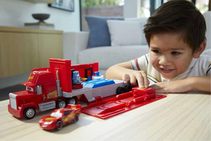 Mattel Camion Mack de Cars Transformable avec Piste pour Voitures Jouet - Jouet pour Enfants à Partir de 3 Ans