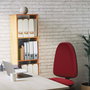 Chaise de bureau Aýna avec mécanisme Contact permanent de base, revêtue de simili cuir couleur pistache. Équipée d'une base en polyamide noir, sans accoudoirs et avec roulettes pour parquet