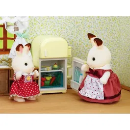 Sylvanian Families Set 5014 : Maman Lapin Chocolat avec Réfrigérateur et Accessoires - Figurine et Plus de 14 Accessoires pour Enfants Dès 3 Ans