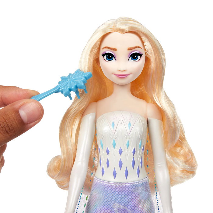 Mattel Disney Frozen Elsa - Boîte à Surprises Spin & Reveal HTG25 - Figurine et Accessoires avec Décors - Version Multilingue - Pour Enfants 3 Ans et Plus