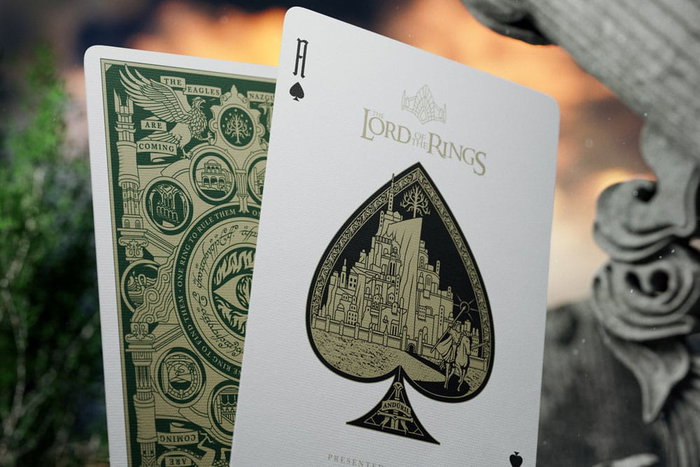 Theory11 Le Seigneur des Anneaux Premium Box Set (4 decks) de cartes à jouer Theory11 Le Seigneur des Anneaux Premium Box Set (4 decks) de cartes à jouer