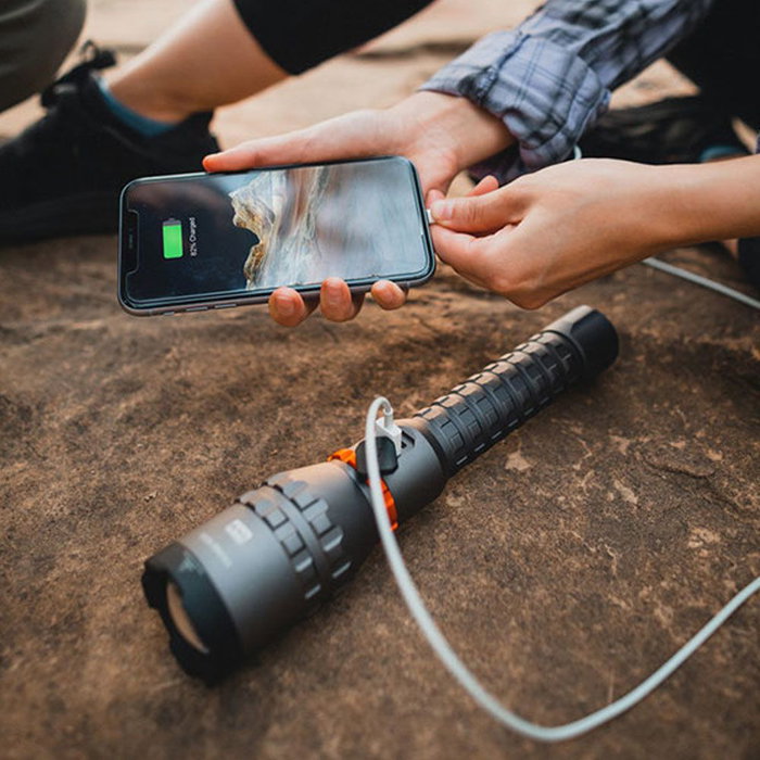 Nebo Lampe torche LED rechargeable Davinci 8000 - 8000 lumens, zoom 4x, powerbank USB, étanche IP67, noir/orange Nebo Lampe torche LED rechargeable Davinci 8000 - 8000 lumens, zoom 4x, powerbank USB, étanche IP67, noir/orange