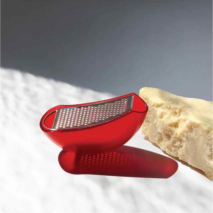 Alessi AARU01 R Rallador à fromage et récipient de service Parménide en résine rouge - Design Alejandro Ruiz