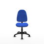 Chaise de bureau Algarra avec mécanisme de contact permanent de base, recouverte de tissu bleu. Équipée d'une base en polyamide noir, sans accoudoirs et avec roulettes autobloquantes