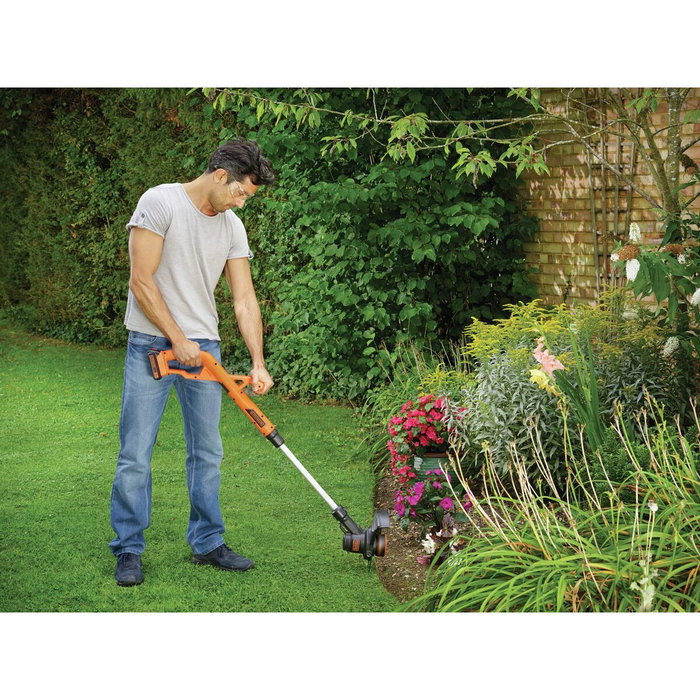 Black + Decker Coupe-bordures sans fil 18V avec batterie 2Ah et chargeur Black + Decker Coupe-bordures sans fil 18V avec batterie 2Ah et chargeur