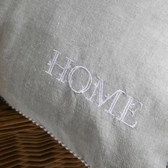 Today Coussin Charme Chambray avec petite broderie Capucine 40 x 40 cm Today Coussin Charme Chambray avec petite broderie Capucine 40 x 40 cm