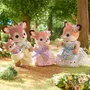 Sylvanian Families - Famille Biche 5799 - Figurines articulées avec 4 personnages et porte-bébé - Vêtements amovibles - Jeu créatif pour enfants à partir de 3 ans