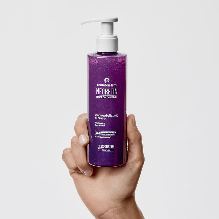 Neoretin DISCROM CONTROL Nettoyant micro-exfoliant purifiant et éclaircissant visage 200 ml