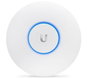 Ubiquiti UAP-AC-PRO - Point d'accès Wi-Fi AC dual band (2.4GHz/5GHz) 802.11ac, 3x3 MIMO, pour intérieur/extérieur, PoE/PoE+, USB 2.0