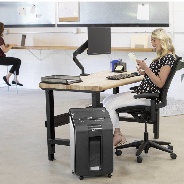 Fellowes AutoMax 100M Destructrice de documents automatique 100 feuilles Mini-Coupe 23L Noir