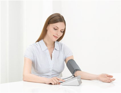 Beurer BM-35 Tensiomètre bras numérique automatique avec mémoire 2 x 60 mesures, détecteur d'arythmie et écran LCD