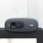 Logitech Webcam HD 720p avec microphone à réduction de bruit, capteur 3 Mpx, USB 2.0, pour appels vidéo sur Skype et messageries